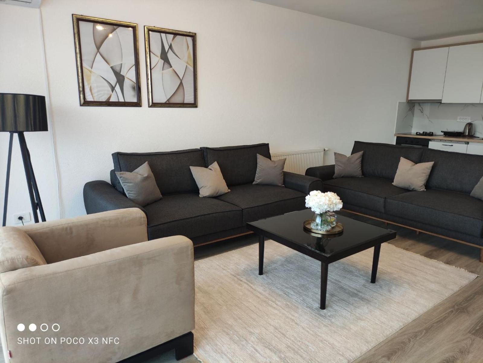 Apartment Prizreni-Free Private Parking Exterior photo