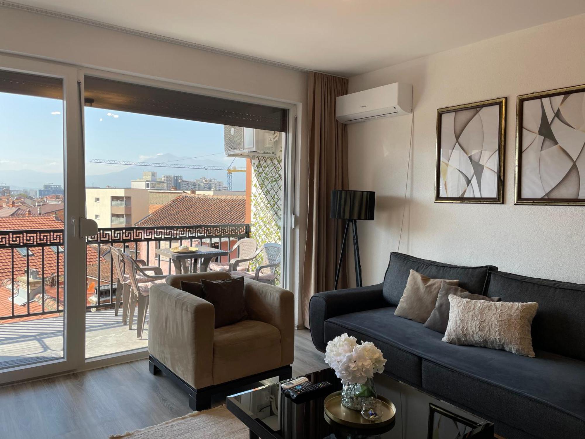 Apartment Prizreni-Free Private Parking Exterior photo