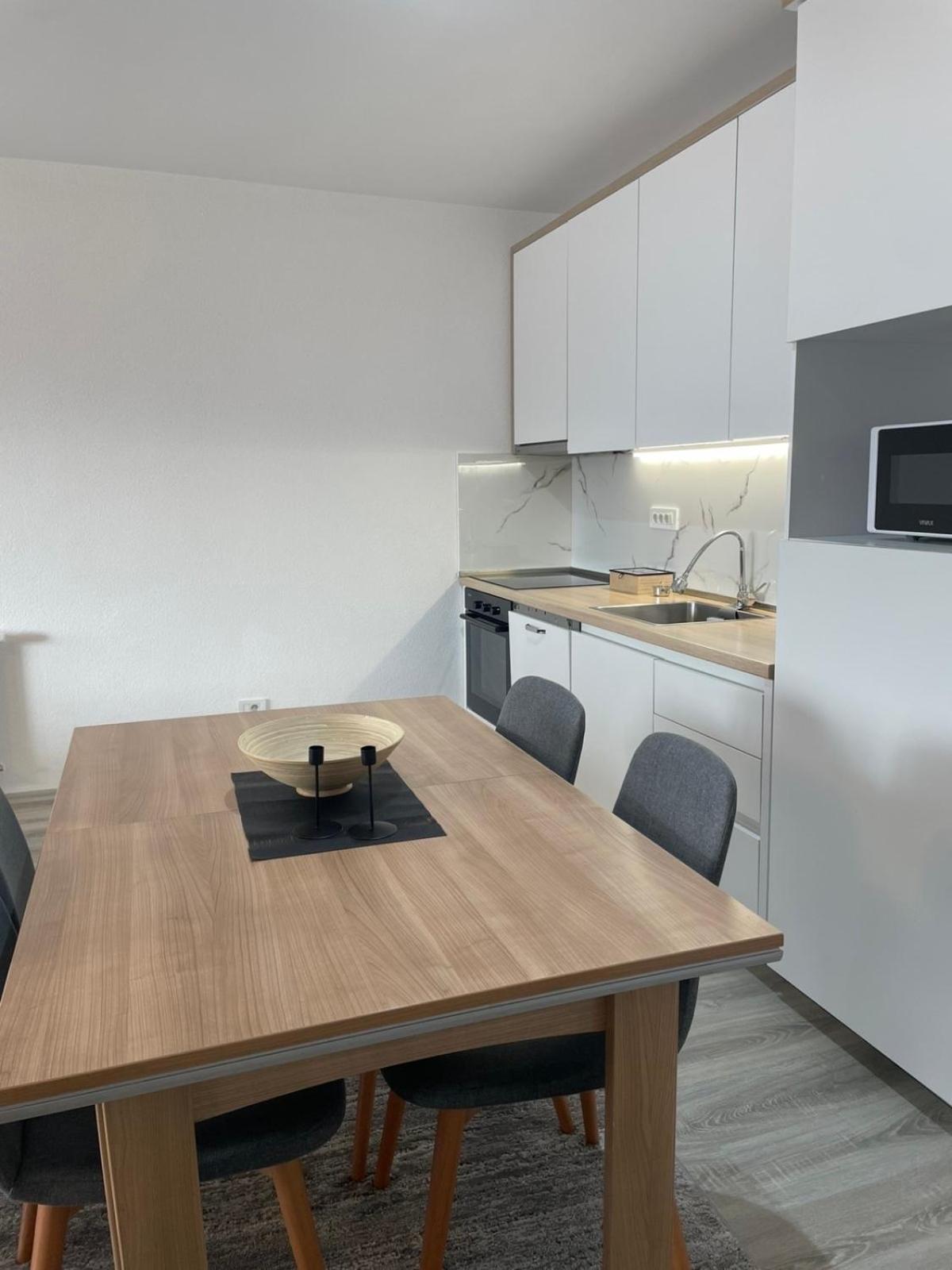 Apartment Prizreni-Free Private Parking Exterior photo
