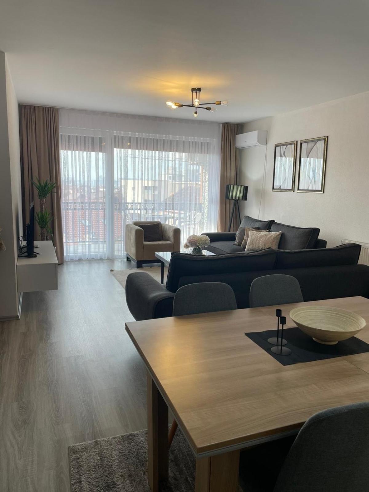 Apartment Prizreni-Free Private Parking Exterior photo