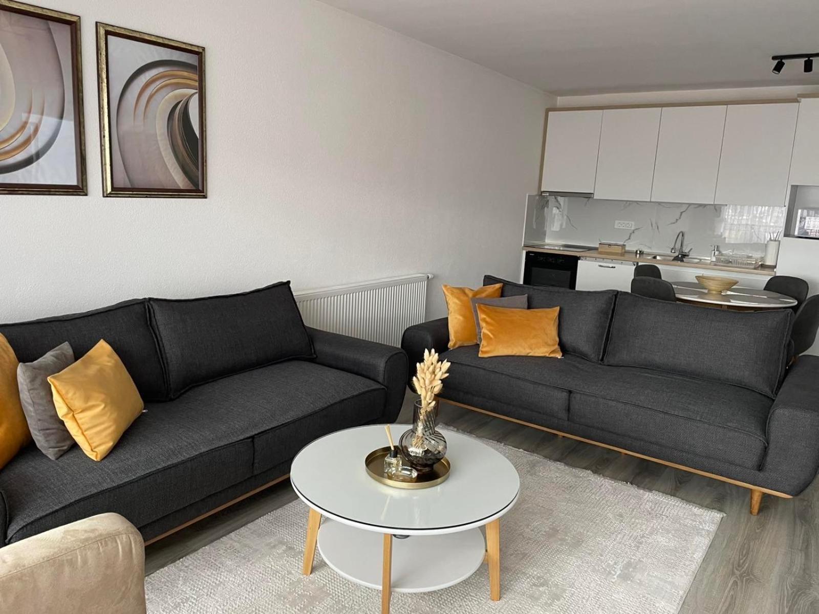 Apartment Prizreni-Free Private Parking Exterior photo